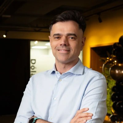Marcelo Alemi, Ticker Wealth